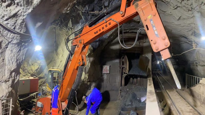 农村道路小型摊铺机：揭秘其价格构成与选购要点